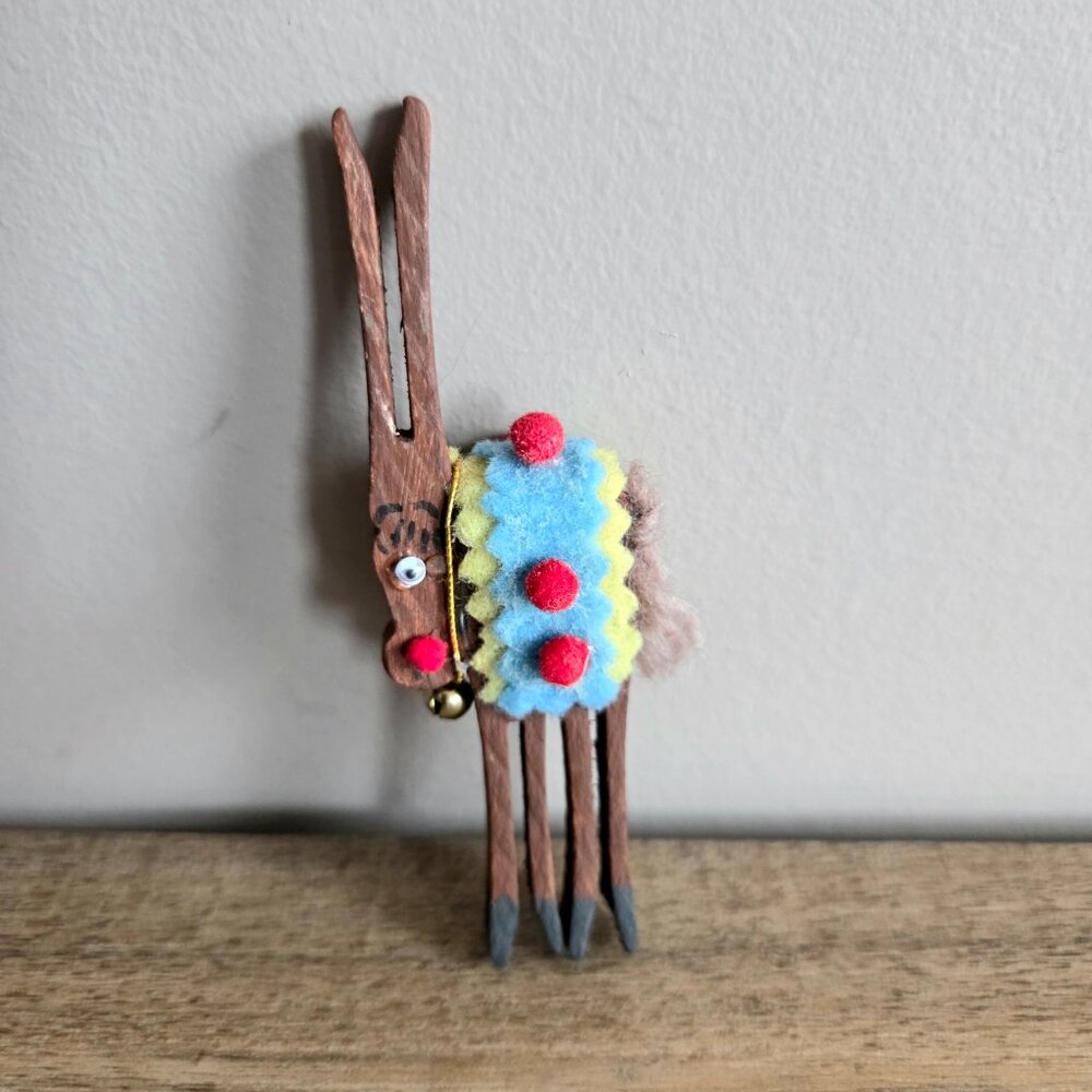 Handmade wooden handmade reindeer brooch/pin with googled eye.